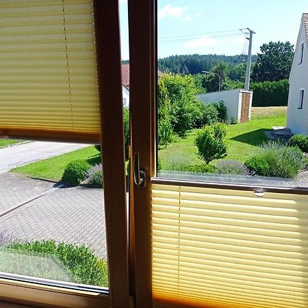 Schoene Helle Ferienwohnung In Waldnaehe Berching Luaran gambar