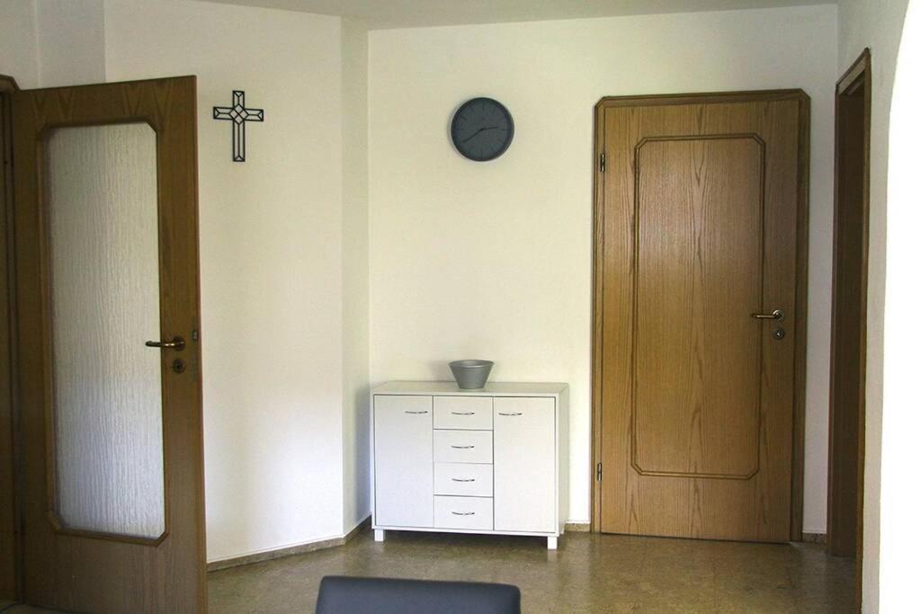 Schoene Helle Ferienwohnung In Waldnaehe Berching Luaran gambar