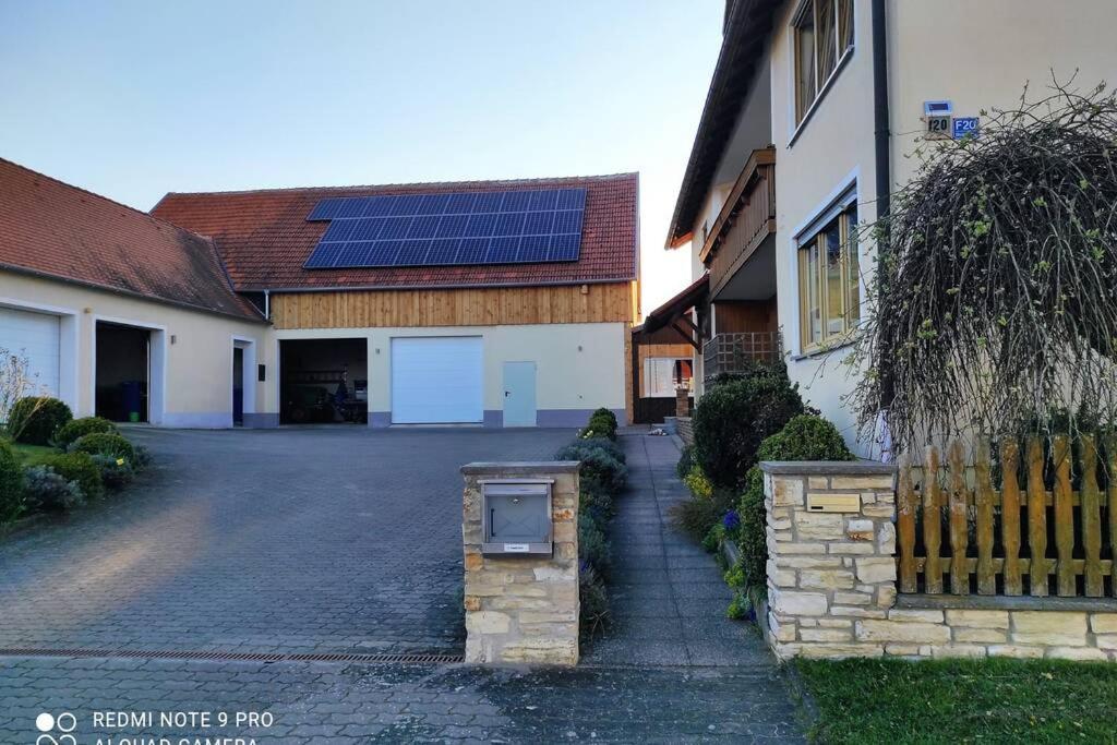 Schoene Helle Ferienwohnung In Waldnaehe Berching Luaran gambar