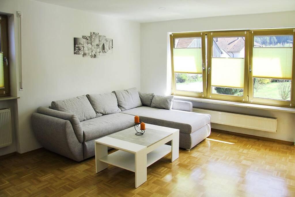 Schoene Helle Ferienwohnung In Waldnaehe Berching Luaran gambar