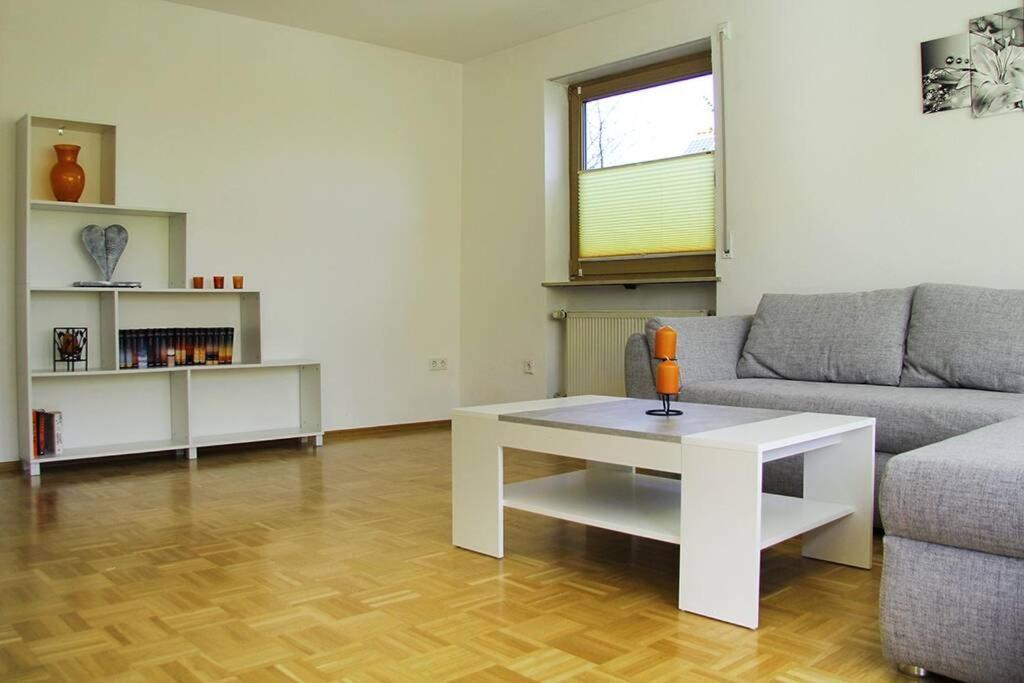 Schoene Helle Ferienwohnung In Waldnaehe Berching Luaran gambar